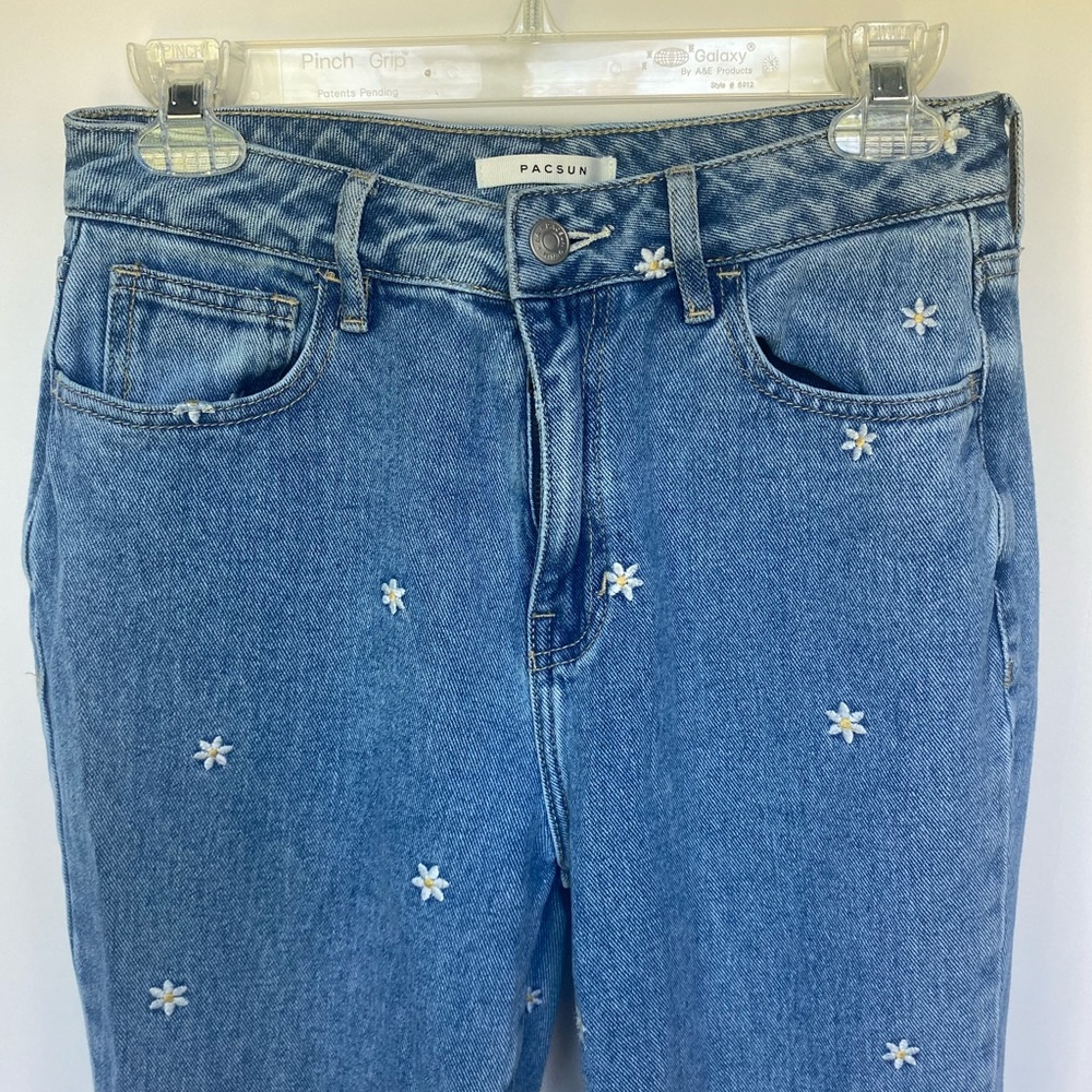 PACSUN Daisy Mom Jeans - Blue w/ White Daisies